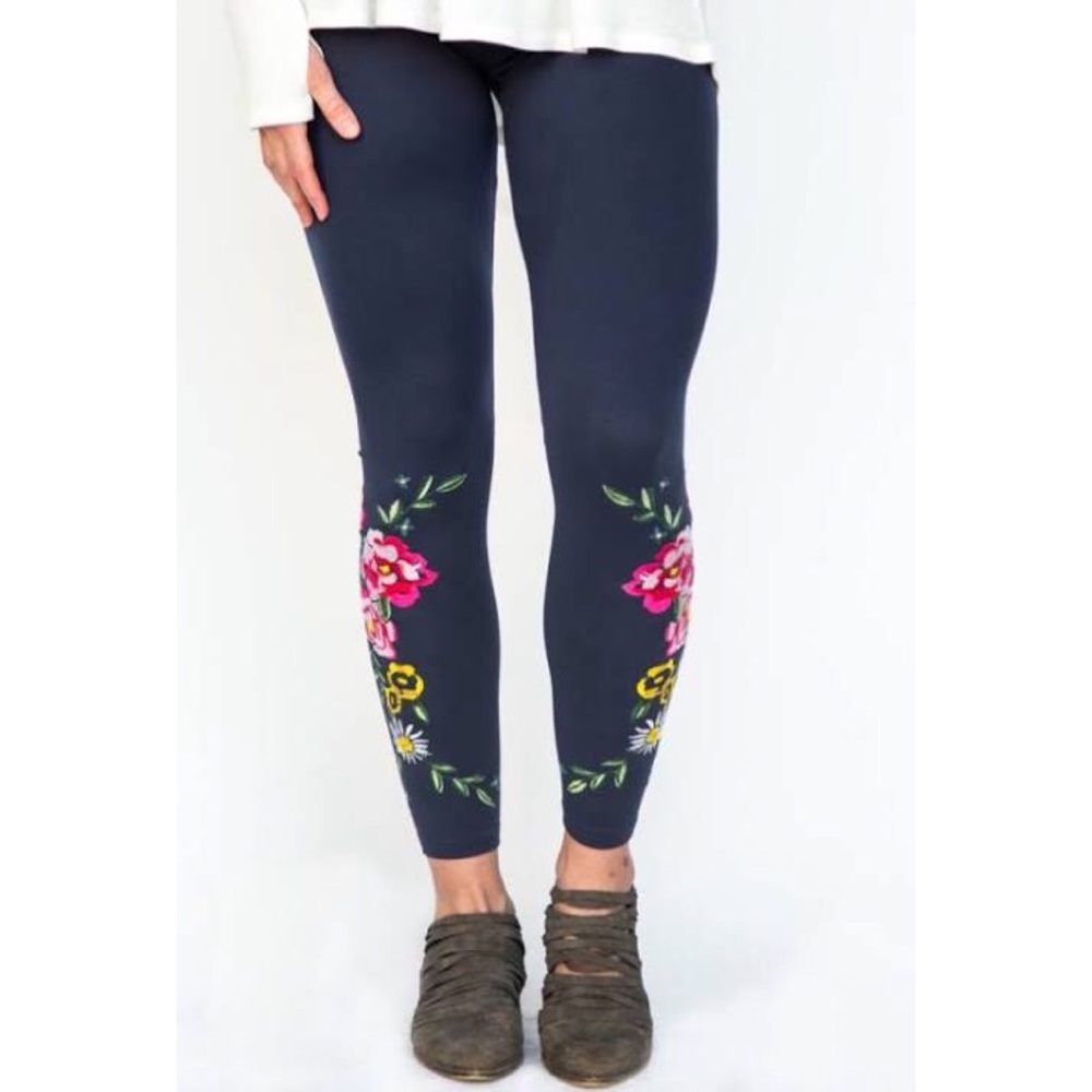 AGNES & DORA Super soft Floral Navy Leggings